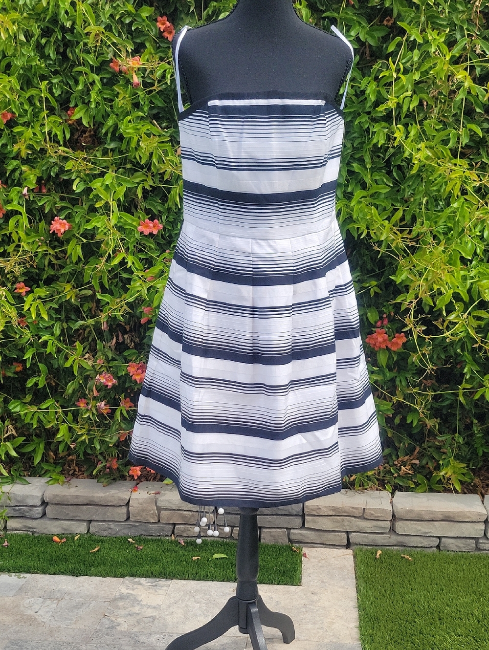 Black And White Striped Strapless Puff Dress With Pockets 12